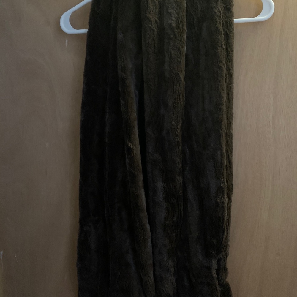 Ladies plush scarf brown